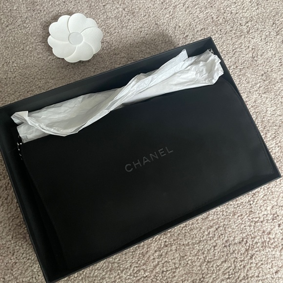 Authentic Chanel WOC Lambskin Silver Hardware - Picture 2 of 8